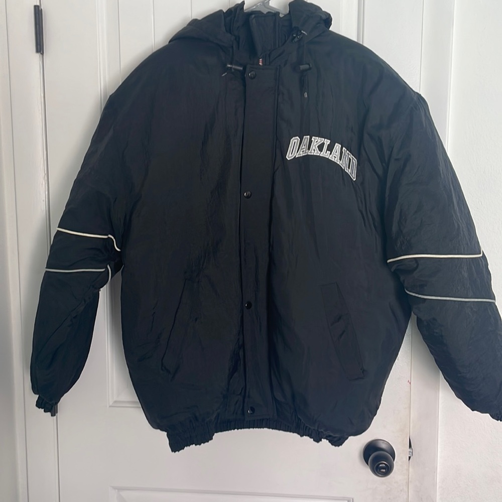 Vintage Oakland Raiders puffy jacket. Size XL